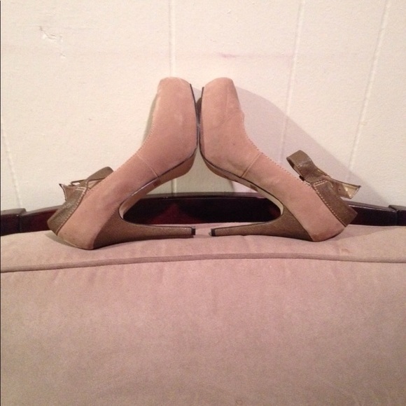 Penny loves Kenny taupe & brown high-heeled shoes. - Picture 4 of 7